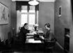 Tidningen Arbetarens redaktion, utrikesredaktören Albert Jensen och redaktören för kvinnosidan Elise Ottesen-Jensen 1923.